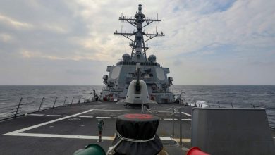 Photo of US and Canadian warships saithrough Taiwan strait