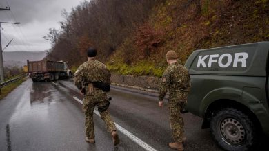 Photo of Ethnic tensions rise as Serbs block Kosovo roads, clash with police