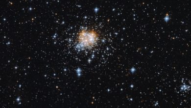 Photo of Hubble telescope spots magnificent open star cluster 160,000 light-years away