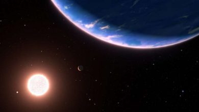 Photo of Hubble finds water vapor in small exoplanet’s atmosphere