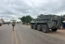 Photo of Colombia deploys army units to Venezuela border