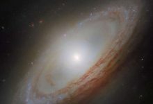 Photo of Hubble spots an out-of-sync galaxy